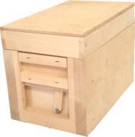 le-travail-au-rucher-l-elevage-des-reines-nuclei-apidea-bois