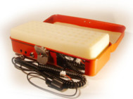 le-travail-au-rucher-l-elevage-des-reines-couveuses-couveuse-carricell-70-cellules