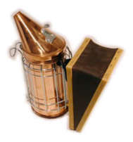 le-travail-au-rucher-le-petit-materiel-enfumoirs-enfumoir-cuivre-avec-protection
