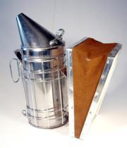 le-travail-au-rucher-le-petit-materiel-enfumoirs-enfumoir-eco-pm-inox-avec-protection