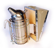 le-travail-au-rucher-le-petit-materiel-enfumoirs-enfumoir-inox-diametre-10-cm-avec-protection