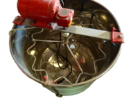 le-travail-en-miellerie-l-extraction-extraction-electrique-extracteur-12-1-2-moteur-eloba-lega-tout-inox