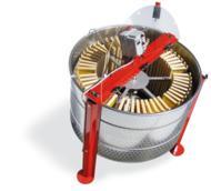 le-travail-en-miellerie-l-extraction-grande-capacite-extracteur-54-cadres-lega