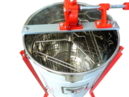 le-travail-en-miellerie-l-extraction-extraction-manuelle-extracteur-9-1-2-lega-manuel-cage-inox-engrenage-helicoidal-metal-sans-grille