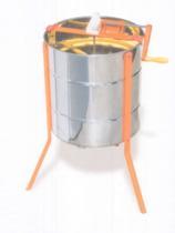 le-travail-en-miellerie-l-extraction-extraction-manuelle-extracteur-9-1-2-manuel-lega-gamme-orange