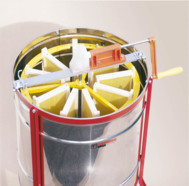 le-travail-en-miellerie-l-extraction-extraction-manuelle-extracteur-radiaire-9-1-2-lega-manuel-cage-plastique-sans-grilles