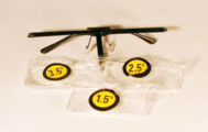 le-travail-au-rucher-l-elevage-des-reines-picking-loupe-lunettes-3