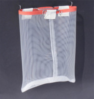 le-travail-en-miellerie-l-extraction-extraction-manuelle-panier-sechoir-pour-opercules