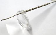 le-travail-au-rucher-l-elevage-des-reines-picking-picking-inox-avec-loupe-eco