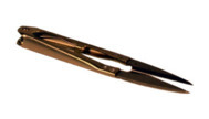 le-travail-au-rucher-l-elevage-des-reines-marquage-des-reines-pince-a-clipper