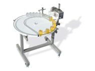 le-travail-en-miellerie-le-travail-du-miel-pomper-le-miel-pompe-doseuse-sur-table-tournant-av-pied-diam-1m